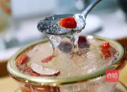 Illustration of how to stew snow swallow with red dates and wolfberry 6