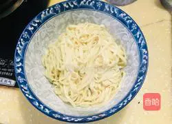 Illustration of how to make beef brisket noodles in clear soup 3