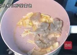 Illustration of how to make shrimp and mushroom soup 4