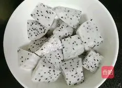 Illustration of how to make glutinous rice balls stuffed with wine and fruit 1