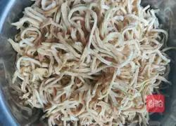 Illustration of how to make papaya shreds 5