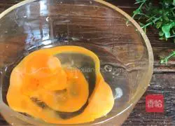 Illustration of how to make leek and egg crystal dumplings 9