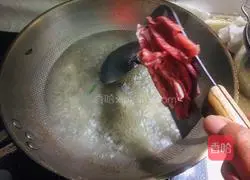 Illustration of how to make spicy and sour shredded pork soup 2