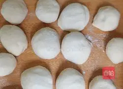 Illustration of how to make meat buns 9