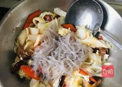 Illustration of Braised Cured Duck with Cabbage and Vermicelli 9