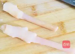 Illustration of Internet celebrity chicken feet recipe 2