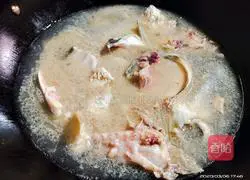 Hot and sour grass carp soup recipe 8