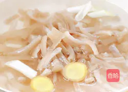 Illustration of home-style fried pig skin 4