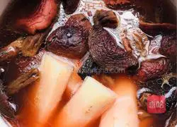 [呷BU丨Soup] Illustration of braised pork ribs with red mushrooms and yam 9