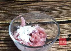 Illustration of how to make kelp and shredded pork noodle soup 2