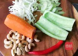 Vegetable Cashew Salad Recipe Illustration 2