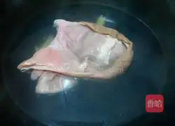 Piper Pork Belly Soup Recipe Illustration 4