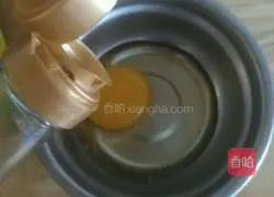 Illustration of how to make ham and egg fried noodles 3