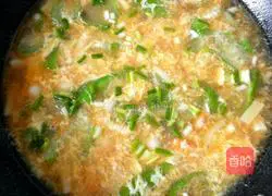 Illustration of how to make shrimp, luffa and mushroom soup 17