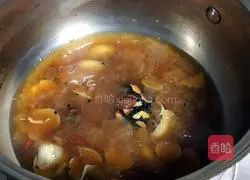 Illustration of how to make donkey-hide gelatin and white fungus soup 3