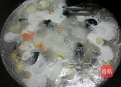 Illustration of how to cook bean sprouts in soup 8