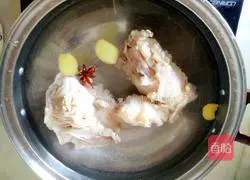 Illustration of how to make white radish stewed with big bones 8