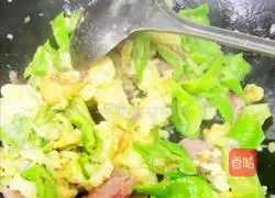 Illustration of how to make luncheon meat with fried eggs and pepper 6