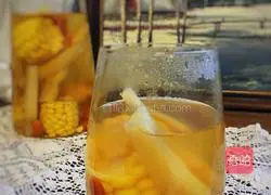 Illustration of how to make hot sugarcane corn soup 8