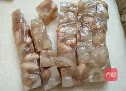 Illustration of how to make peanut pig skin jelly 13