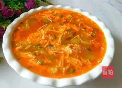 Illustration of how to make tomato sauce, luffa and mushroom soup 18