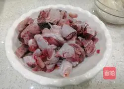 Illustration of how to make chicken soup with cuttlefish and lotus seeds 4