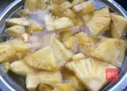 Pictures of how to make pineapple juice 1