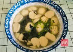 Illustration of how to make cuttlefish ball and seaweed soup 9