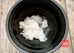 Illustration of how to make red date, yam and white fungus soup 3