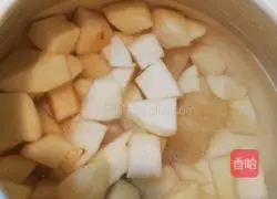 Rock sugar snow pear lily Illustration of how to make soup 3