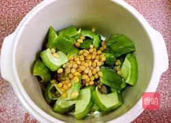 Pork Bone Soybean Bitter Melon Soup Recipe Illustration 4