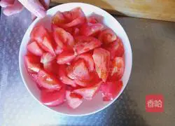 Tofu tomatoes nourish the stomach Illustration of how to make soup 3