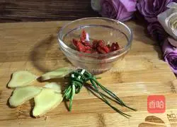 Illustration of how to make kelp and yam spine soup 5