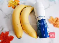 Illustration of how to make banana milkshake 2