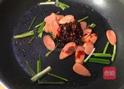 Illustration of Laoganma's fried udon noodles 10