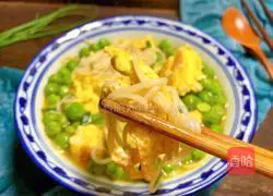 Illustration of how to make pea and egg noodle soup 12