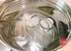 Illustration of how to make pineapple in sugar water 6