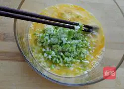 Illustration of how to make chive egg pancake 3
