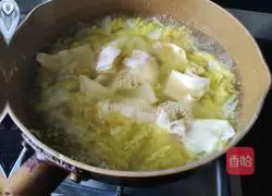 Illustration of how to make small wontons 14