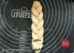 Red dates Illustration of how to make braided toast bread 13