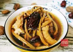 Illustration of how to make tea tree mushroom and red date soup 6