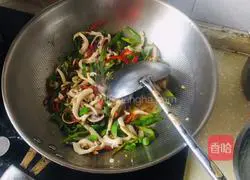 Illustration of how to make fried shredded squid with green pepper 7