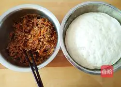 Illustration of how to make mushroom, carrot and pork buns 16