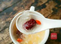 Illustration of how to make rock sugar, white fungus and red date soup 13