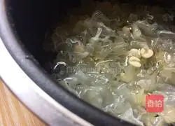 Illustration of how to make Tremella, Lotus Seed and Red Date Soup 4