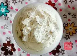 Illustration of how to make tomato, enoki, and egg flakes soup 7