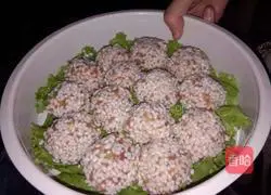 Illustration of how to make glutinous rice meatballs 5