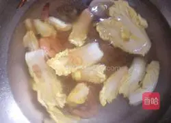 Illustration of how to make hand-made noodles with fresh shrimps in clear soup 9