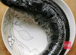 Illustration of braised black fish 1