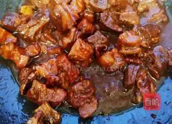 Illustration of how to make sauce-flavored beef 10